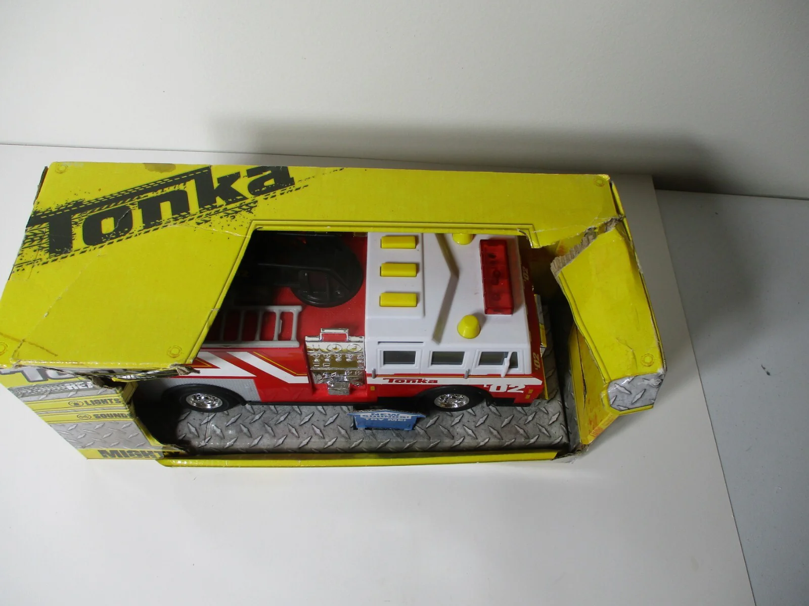 Tonka Mighty Fleet Fire Engine with Lights and Sounds - Image 2
