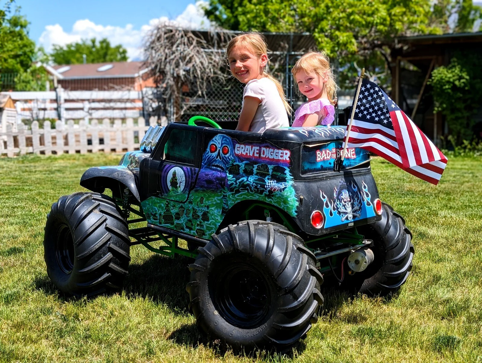 24V Mountable Jolly Roger Pirate Flag for Ride-On Grave Digger Toy - Image 3