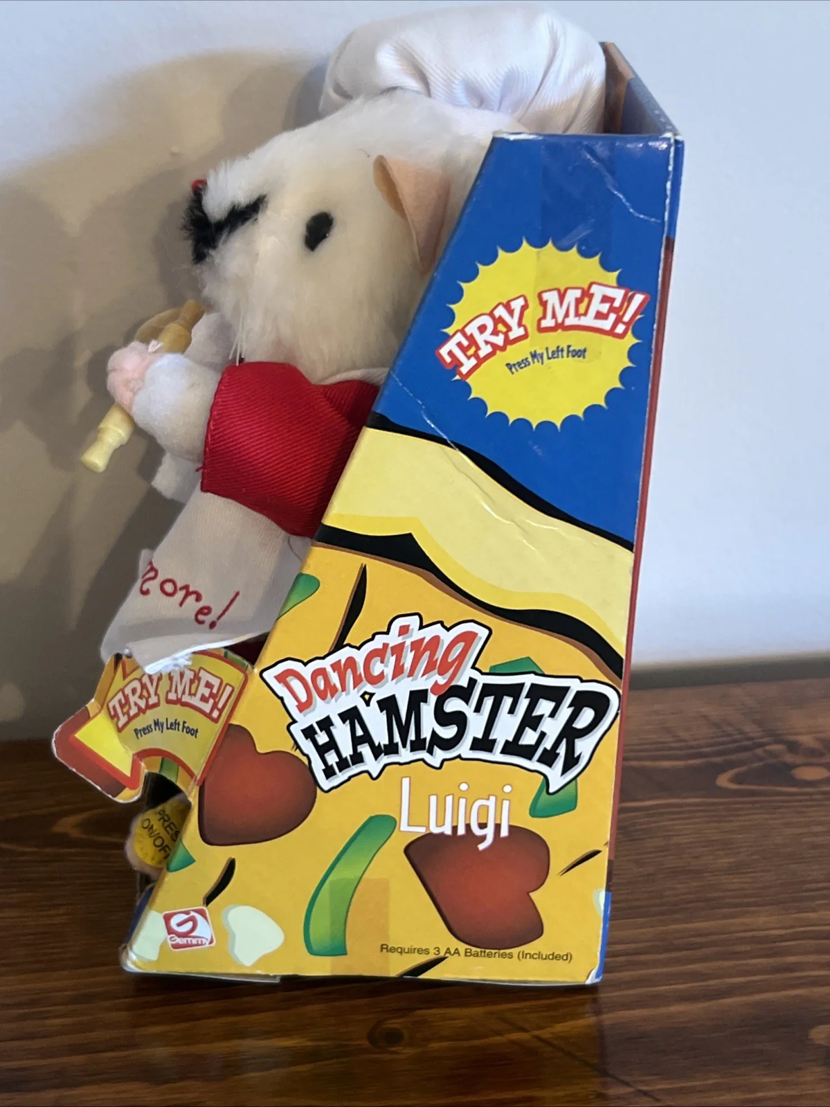 Vintage Gemmy Hamster Singing and Dancing Luigi That's Amore 2002 Chef New In Package - Image 4